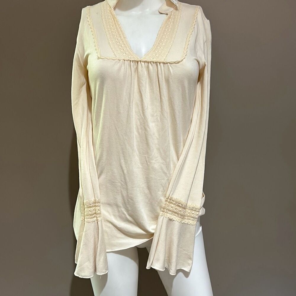 Arden B Cream Lace VNeck Blouse Long sleeve Small